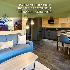 Au P'tit Randonneur - Parking Terrasse - Clg Savoie , Saint-Pierre-dʼAlbigny France